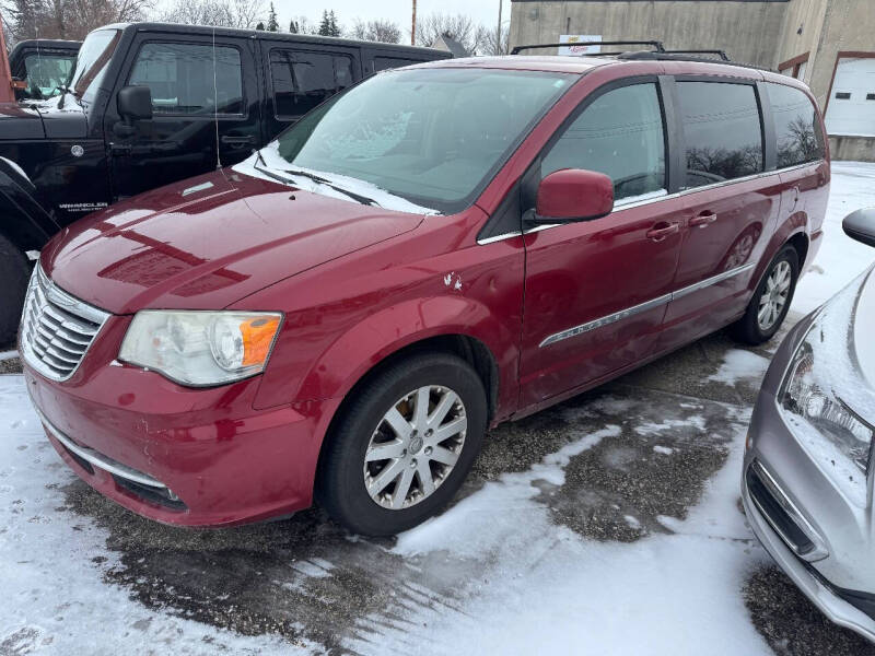 2013 Chrysler Town & Country Touring's photo