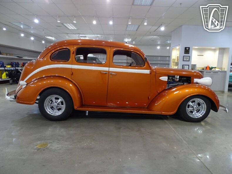 1937 Plymouth P4
