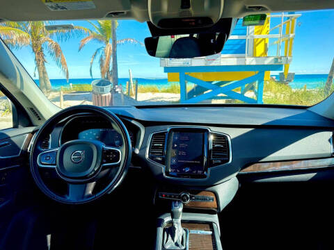2016 Volvo XC90 T6 Momentum