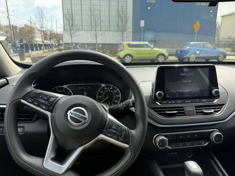 2022 Nissan Altima 2.5 SV