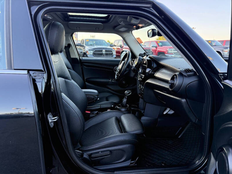2017 MINI Hardtop 4 Door Cooper