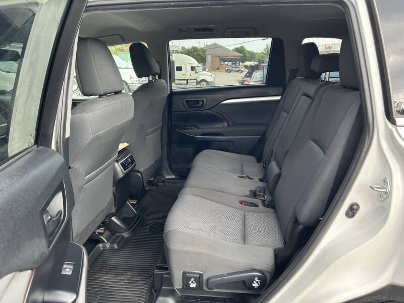 2019 Toyota Highlander LE