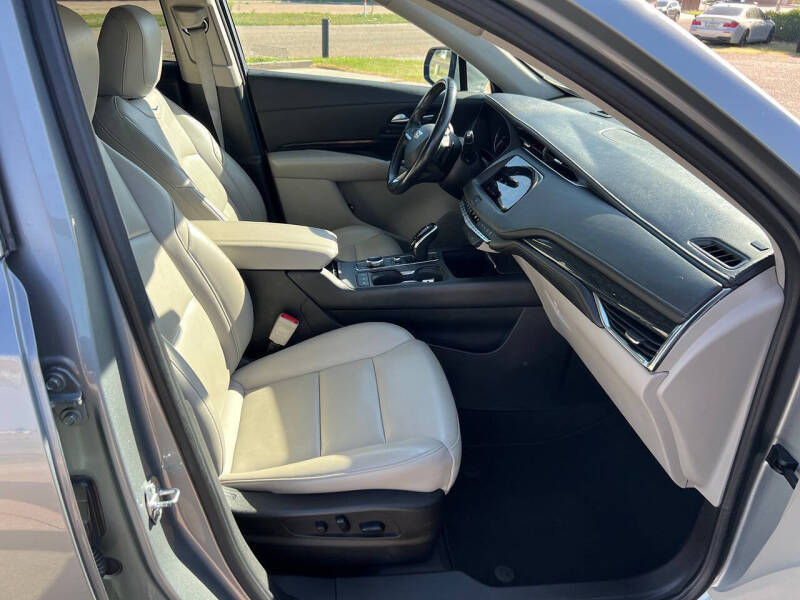 2023 Cadillac XT4 Premium Luxury