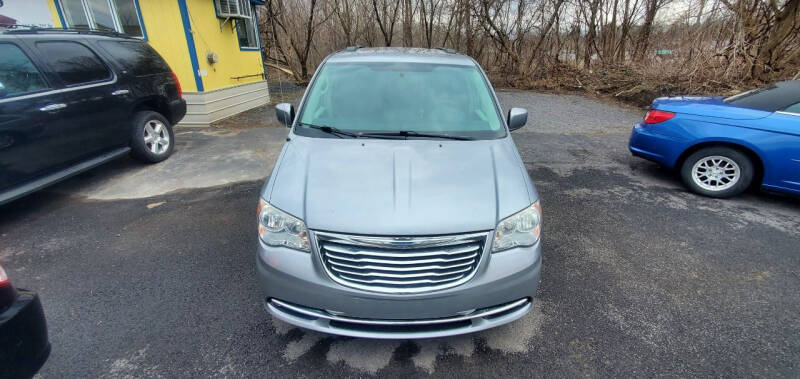 2013 Chrysler Town & Country Touring photo 8