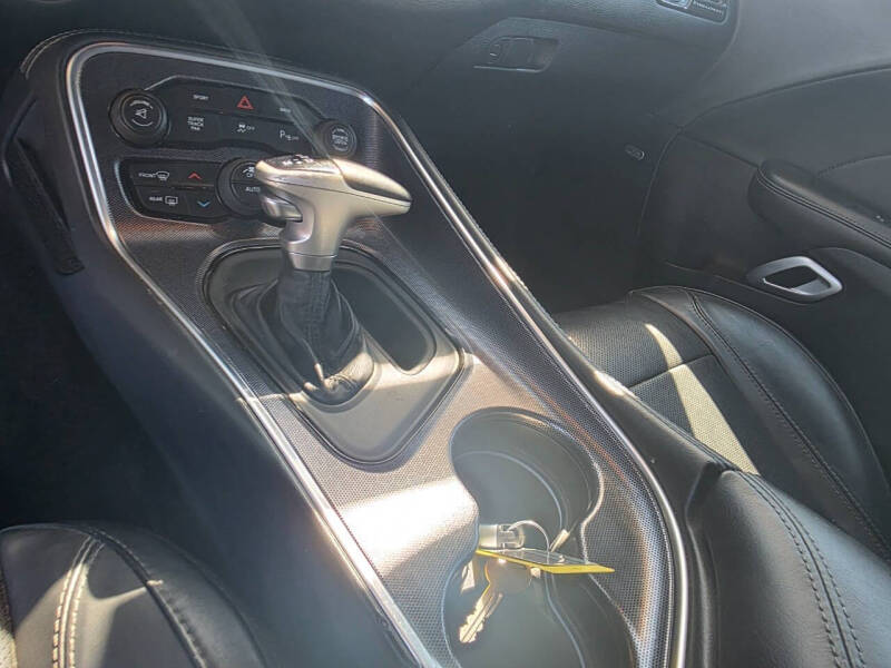 2016 Dodge Challenger SXT Plus