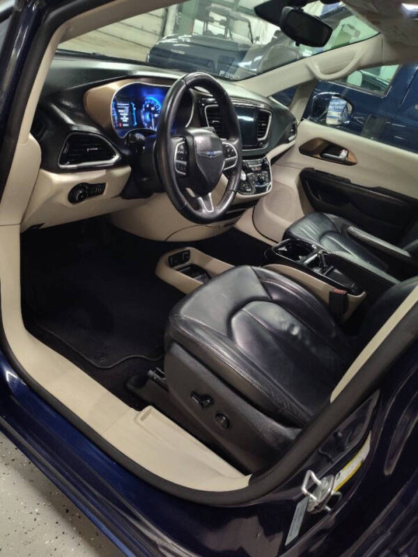 2017 Chrysler Pacifica Touring-L