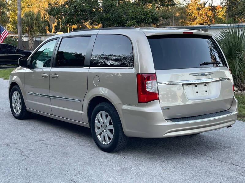 2014 Chrysler Town and Country Touring