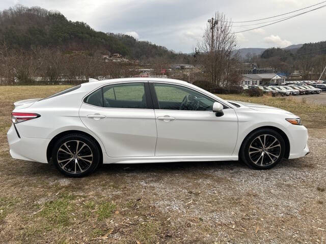 2020 Toyota Camry SE