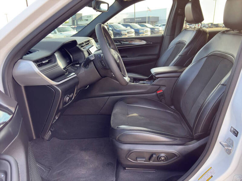 2023 Jeep Grand Cherokee Laredo