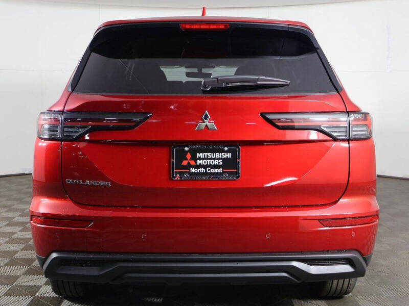 2026 Mitsubishi Outlander ES