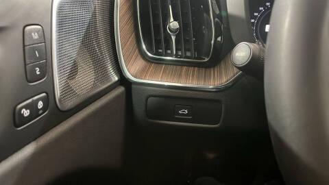 2023 Volvo XC60 B6 Ultimate Bright Theme