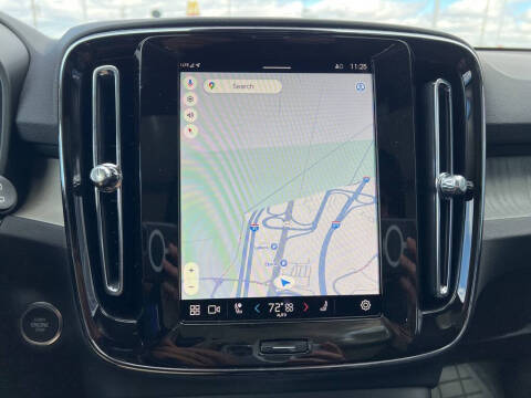 2025 Volvo XC40 B5 Ultra Bright Theme