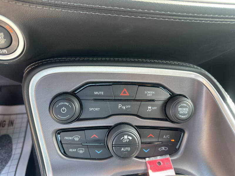 2022 Dodge Challenger SXT