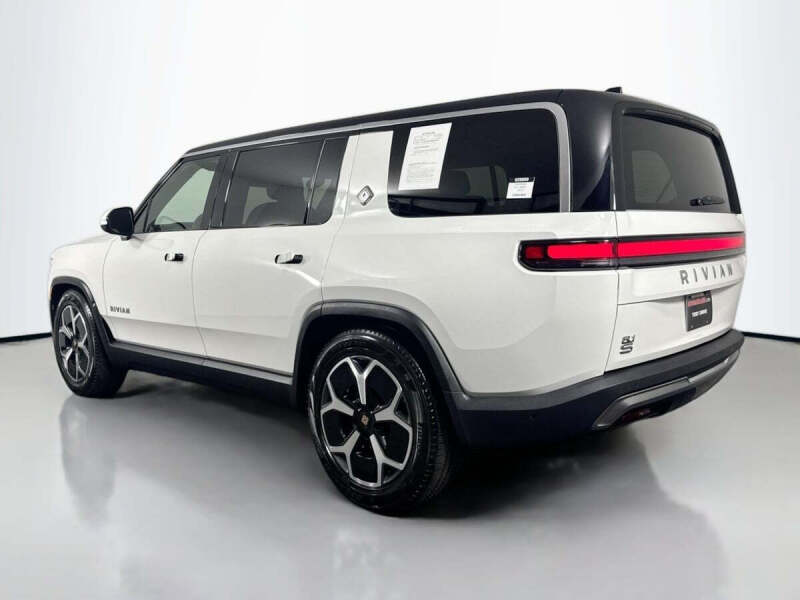 2024 Rivian R1S