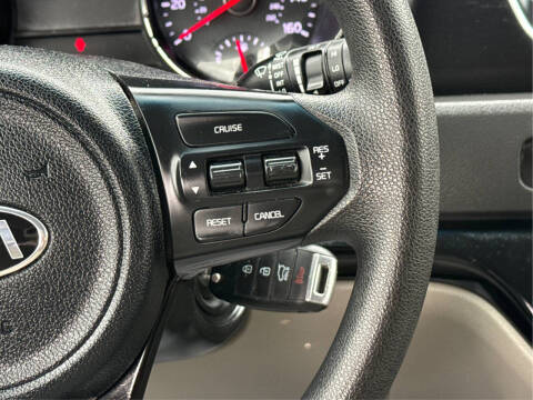 2016 Kia Sedona L