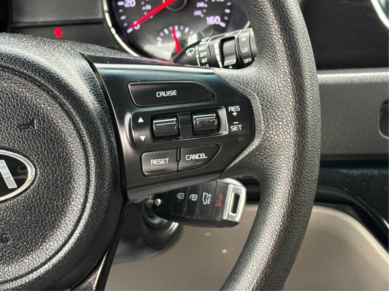 2016 Kia Sedona L