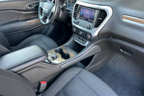 2022 GMC Acadia SLE