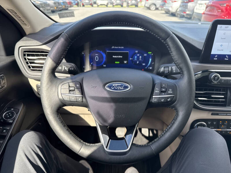 2020 Ford Escape Hybrid Titanium