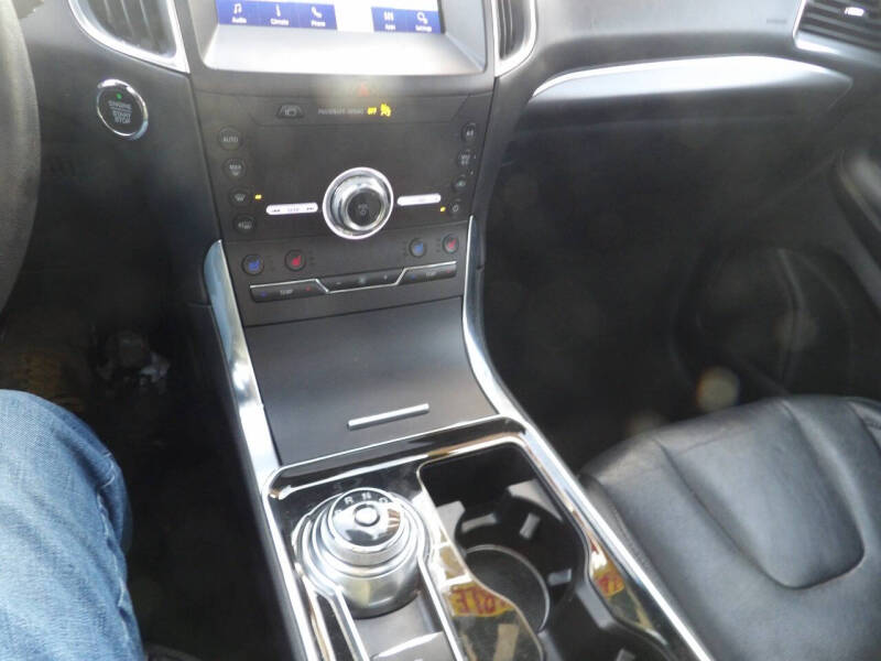 2020 Ford Edge Titanium