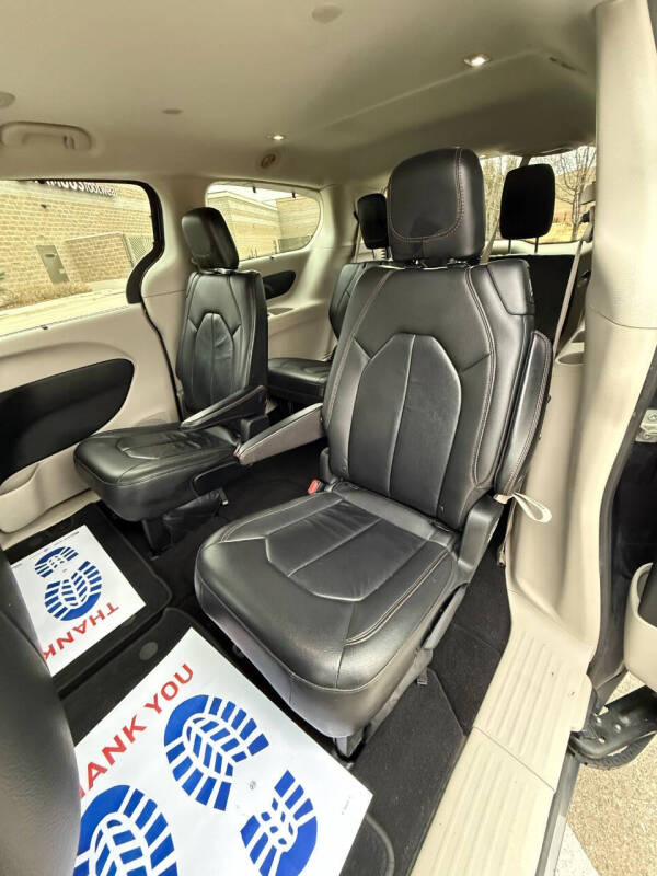 2017 Chrysler Pacifica Touring-L