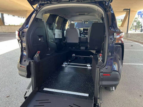 2025 Toyota Sienna LE 8-Passenger