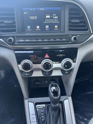 2019 Hyundai Elantra SE