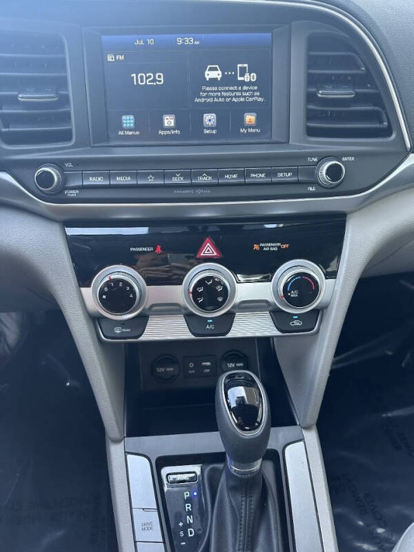 2019 Hyundai Elantra SE