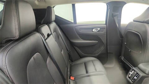 2024 Volvo XC40 B5 Plus Dark Theme