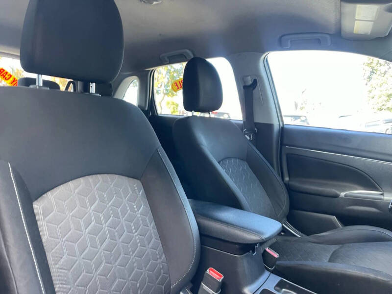 2020 Mitsubishi Outlander Sport SE