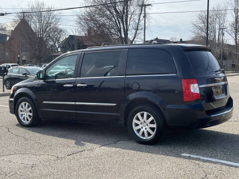 2011 Chrysler Town and Country Touring-L