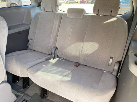 2015 Toyota Sienna LE 8-Passenger