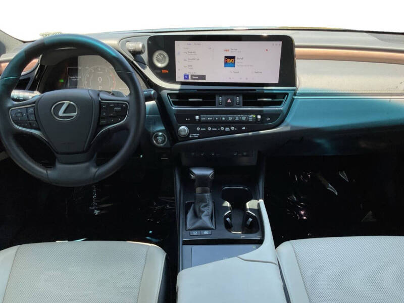 2025 Lexus ES 300h