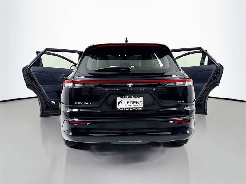 2025 Toyota Crown Signia XLE