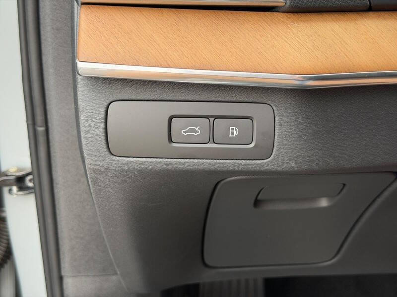 2024 Volvo XC90 Recharge T8 Plus Bright Theme 7P