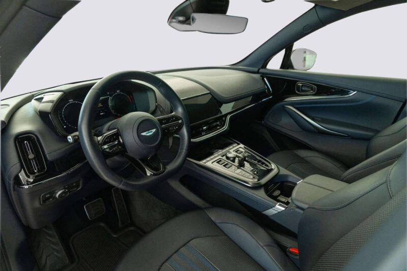 2025 Aston Martin DBX 707