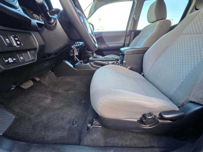 2020 Toyota Tacoma SR