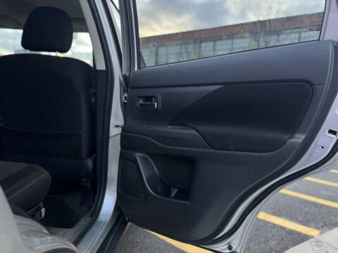 2019 Mitsubishi Outlander ES