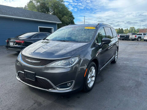 2017 Chrysler Pacifica for sale at Erie Shores Car Connection in Ashtabula OH