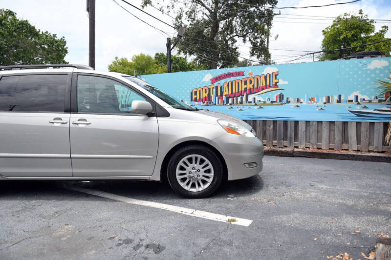 2010 Toyota Sienna XLE Limited