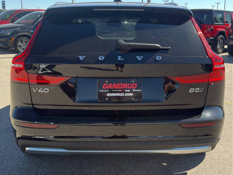 2025 Volvo V60 Cross Country B5 Plus