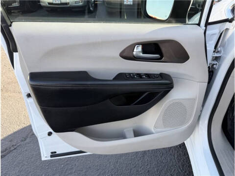 2021 Chrysler Voyager LXi