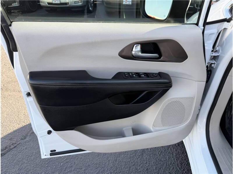2021 Chrysler Voyager LXi
