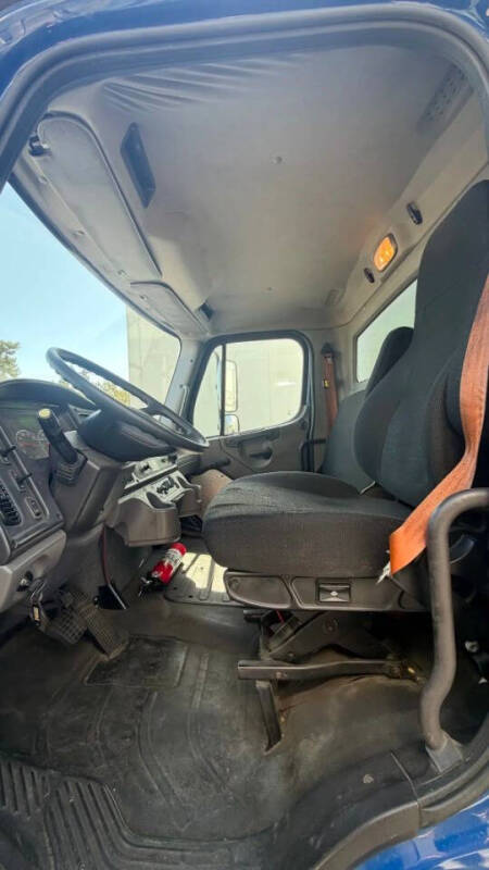 2018 Freightliner M2 106