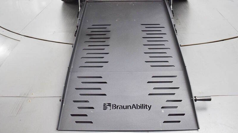 2025 Chrysler Voyager LX