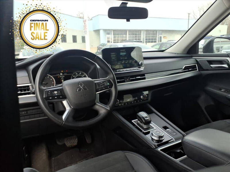 2024 Mitsubishi Outlander SE