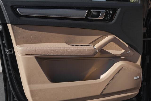 2023 Porsche Cayenne Platinum Edition