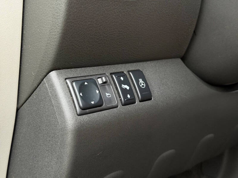 2008 Nissan Pathfinder LE