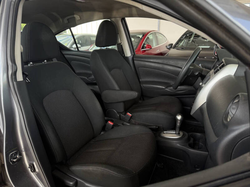 2019 Nissan Versa SV