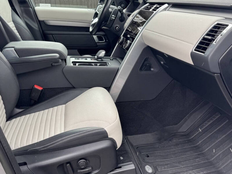 2023 Land Rover Discovery P300 S R-Dynamic