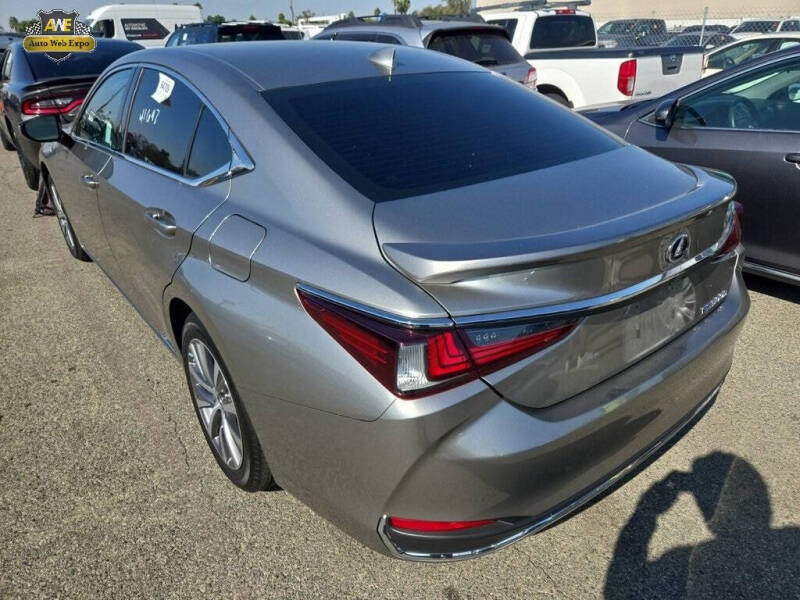 2021 Lexus ES 300h